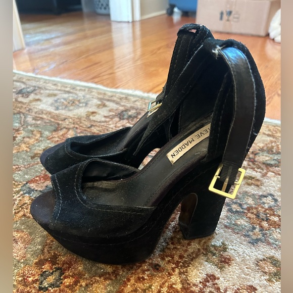 Steve Madden Platform Heel in Black Velvet - Picture 1 of 4